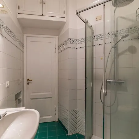 Guesthost - Zia Pina's *