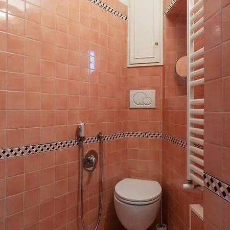 Guesthost - Zia Pina's Apartment